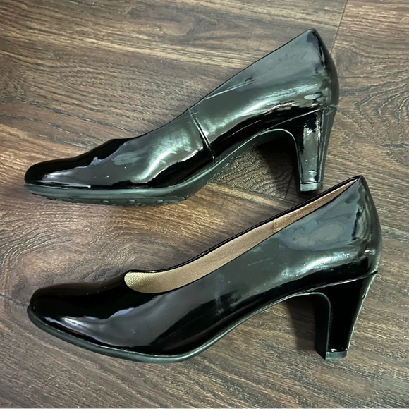 Life Stride Black Patent Heels - Picture 2 of 11